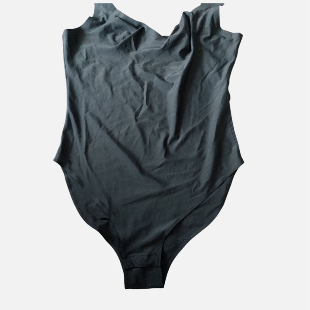 SKIMS Foundation Bodysuit - Picture 9 of 13